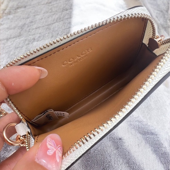 Coach Cream Leather Wristlet with Gold Chain - Picture 2 of 9